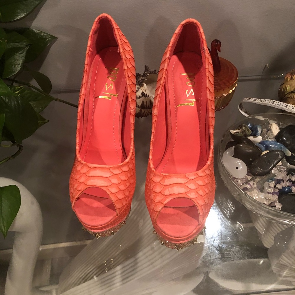 POSH platform stilettos.  NWOT